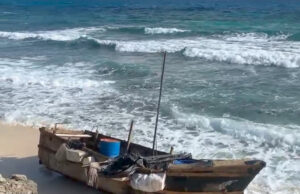 Alertan al INM por hallazgo de embarcación hechiza