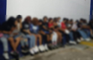 Detienen a 43 jóvenes por peleas y destrozos en Cancún