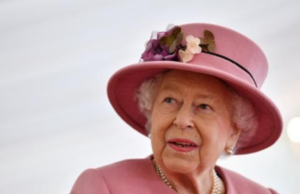 Reina Isabel II de Inglaterra da positivo a COVID-19