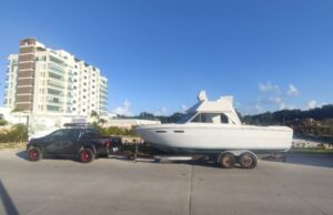 Aseguran a dos personas por robar camioneta y yate en Playa del Carmen