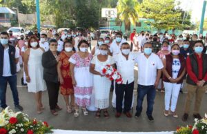 Casan a 32 parejas en boda colectiva en la zona maya