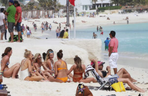 Quintana Roo regresa al Amarillo, tras disminución de contagios de COVID