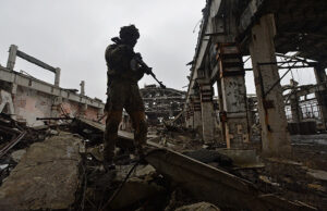 Estados Unidos ordena retirar 160 efectivos en Ucrania