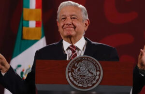 AMLO defiende a youtubers de la mañanera “tratados como paleros”