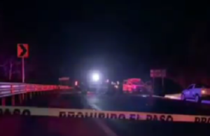 Tiran cuerpo maniatado de un hombre en el libramiento de Felipe Carrillo Puerto hacia Chetumal