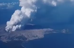 Evacúan a miles de personas tras la erupción del volcán Taal en Filipinas