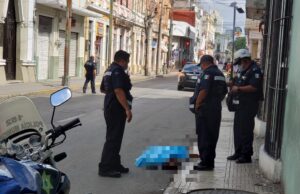 Adulto mayor se desvanece en el centro de Mérida