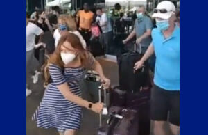 Así huyeron los turistas tras la supuesta balacera en el Aeropuerto Internacional de Cancún