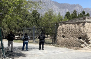 Fiscalía catea residencia de “El Bronco”