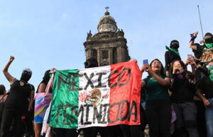AMLO pide no caer en actos violentos durante la protesta del 8M
