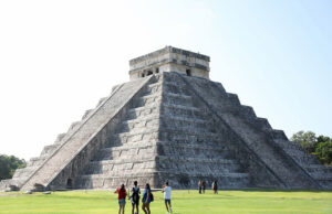 Empresario pide a AMLO intervenir en ilegal allanamiento de hoteles en Yucatán