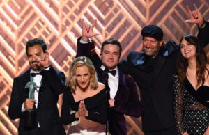 Peña Nieto y Calderón felicitan a Derbez por CODA, AMLO lo critica en la Mañanera