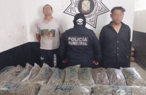 Policía de Kanasín detiene a dos sujetos con 14 kilos de mariguana