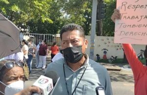 Empleados del ISSSTE entregan pliego petitorio para aceptar cambio al nuevo hospital