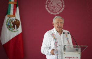AMLO defiende Tren Maya, “no afectará cenotes, eso es una invención”