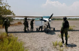 Ejército intercepta narcoavioneta cargada con más de 300 kilogramos de cocaína en Chiapas