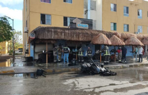 Se incendia bar La Palapita en Cancún