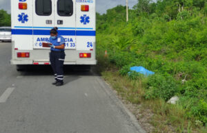 Abandonan cuerpo de un hombre a orillas de la carretera Tulum-Felipe Carrillo Puerto