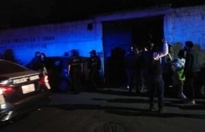 Policías suspenden fiesta clandestina con más de mil 100 jóvenes en Metepec