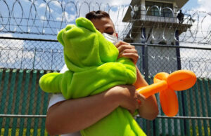 Niños viven junto a sus madres reclusas en penales del Estado de México