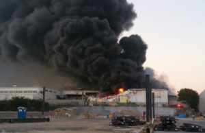 Reportan incendio en parque industrial de Apodaca