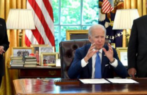 Biden firma ley para agilizar la ayuda militar de EU a Ucrania