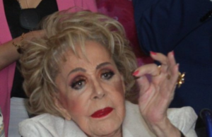 Critican aparición de Silvia Pinal en obra de teatro