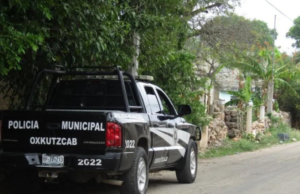 Detienen a 16 personas durante cateo en casa de citas de Izamal