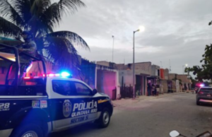 Lanzan a un hombre de un vehículo y le disparan tres veces en Cancún