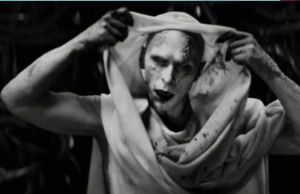 Christian Bale sorprende como “Gorr”, el carnicero de los dioses, en “Thor: Love and Thunder”: VIDEO