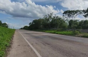Cuatro jóvenes quedan lesionados tras volcadura en la carretera Calotmul-Tizimín