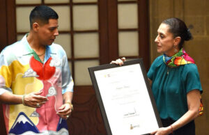 Claudia Sheinbaum entrega reconocimiento a Grupo Firme y anuncia concierto gratis en el Zócalo
