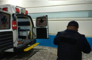 Hallan tirada a mujer severamente golpeada afuera de una escuela de la Región 234 de Cancún