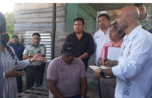 Fiscal Renato Sales se reúne con manifestantes de la Península de Atasta