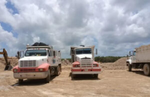 Volqueteros piden a las autoridades frenar competencia desleal en Tulum