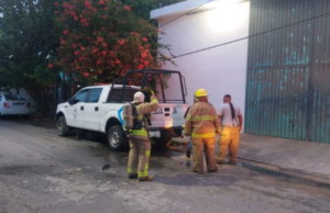 Detiene a hermano de exfuncionario mientras incendiaba automóviles de la Fiscalía en Chetumal