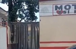 Empleados encuentran colgado el cuerpo de una mujer en motel de Cancún