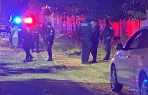 Balean a mujer afuera de su casa en la Región 225 de Cancún