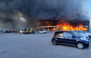 Misil ruso destruye centro comercial en Ucrania; hay al menos 10 muertos y 40 heridos