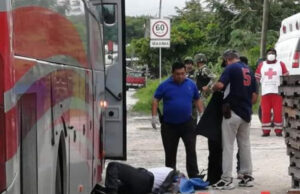 Muere prensado conductor de ADO en Xpujil, Campeche