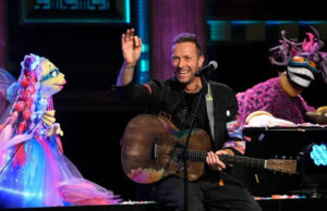 Chris Martin de Coldplay se unió a banda de títeres para interpretar ‘Biutyful’