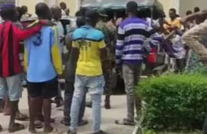 Hombres armados atacan una iglesia católica, dejan al menos 50 muertos en Nigeria