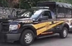 Mujer intenta llevarse una patrulla de la SSP en El Roble, Mérida