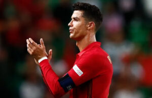 Subastan una playera de Cristiano Ronaldo para ayudar a los soldados ucranianos