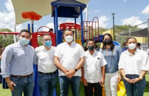 Alcalde, Renán Barrera, entrega los trabajos de rehabilitación de un parque en comisaría de Mérida