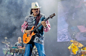 Carlos Santana se desvanece en pleno concierto en Michigan; revelan cuál es su estado de salud