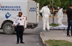 Muere motociclista al estrellarse contra un poste de luz en Cancún