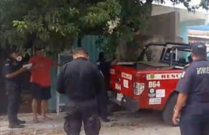 Rescatan a mujer, cayó sobre una varilla mientras bajaba zapotes