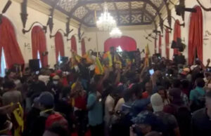 Líder de Sri Lanka acepta renunciar y los manifestantes celebran en las calles