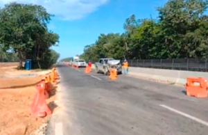 Colisión entre camioneta y autobús de transporte de personal del Tren Maya deja dos lesionados